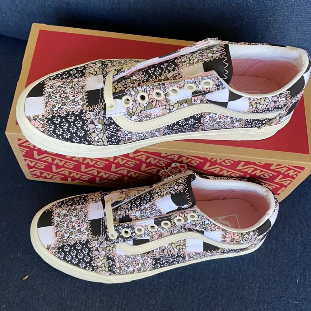 Vans Women’s Old Skool Patchwork Floral Sneakers - Picture 4 of 16